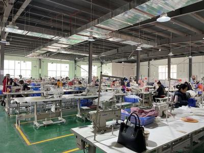 小箱包新產業 讓搬遷群眾安居樂業